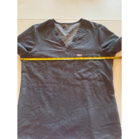 FIGS Technical Collection Gray Short Sleeve Scrub Top Sz M One Chest Pocket - Picture 5 of 6